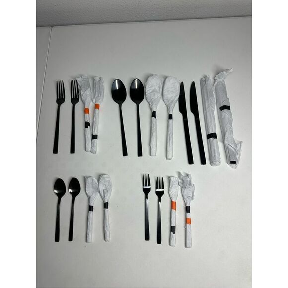 NWOT 40 pcs Black Flatware Dinner Forks, Knives, Spoons Teaspoons Ds Forks - Picture 1 of 6